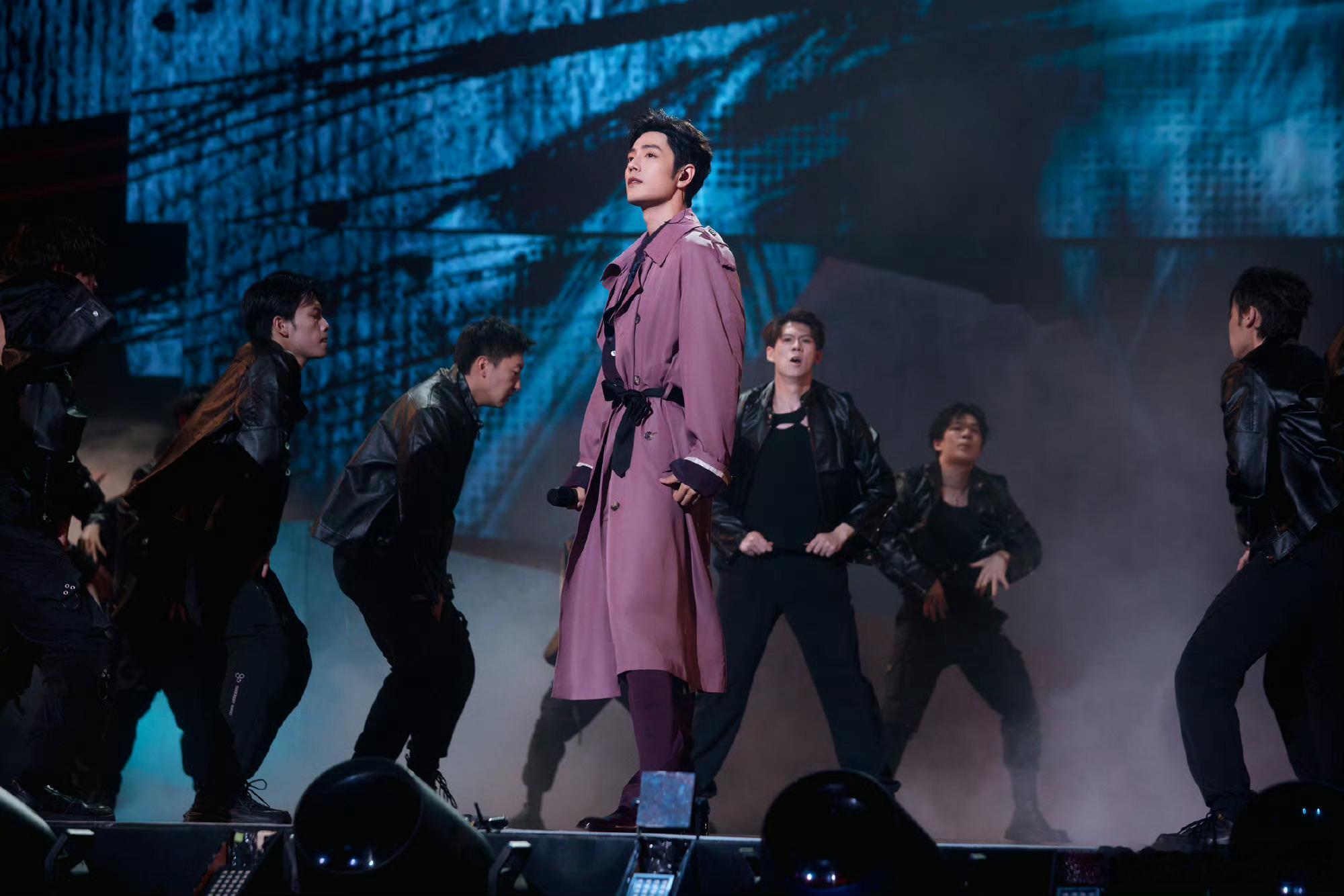 网传这次微博之夜的king是肖战，queen是杨幂如果真是他俩的话，倒也是实至名