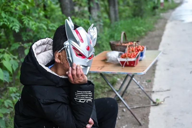 5 岁小孩写作业喊手酸，这可把家长心疼坏了。很可能是作业多写得久，手部肌肉劳损啦