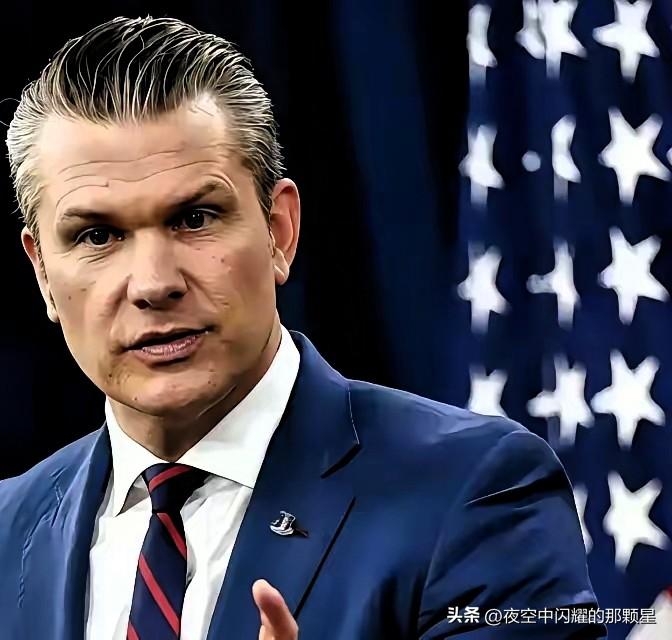 美军扔下了一枚13.6吨的超级钻地弹。

这枚炸弹重13.6吨，被称为能穿透60