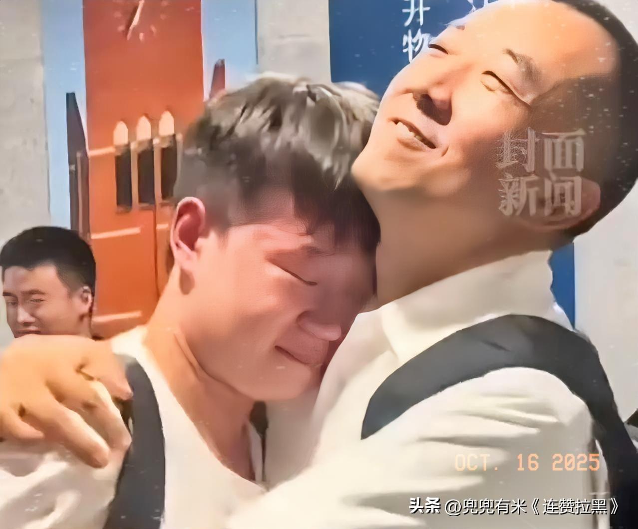 浙大又火了”
在浙大礼堂，一个巴东来的学生找到陈行甲。他站在那儿有点紧张，话没说
