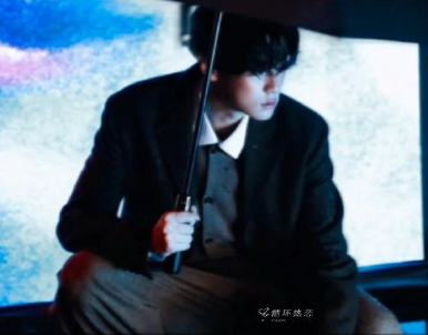 田栩宁夜间限定苏神田栩宁又美又帅田栩宁的夜间舞台充满艺术感，限定苏神造型将科技感