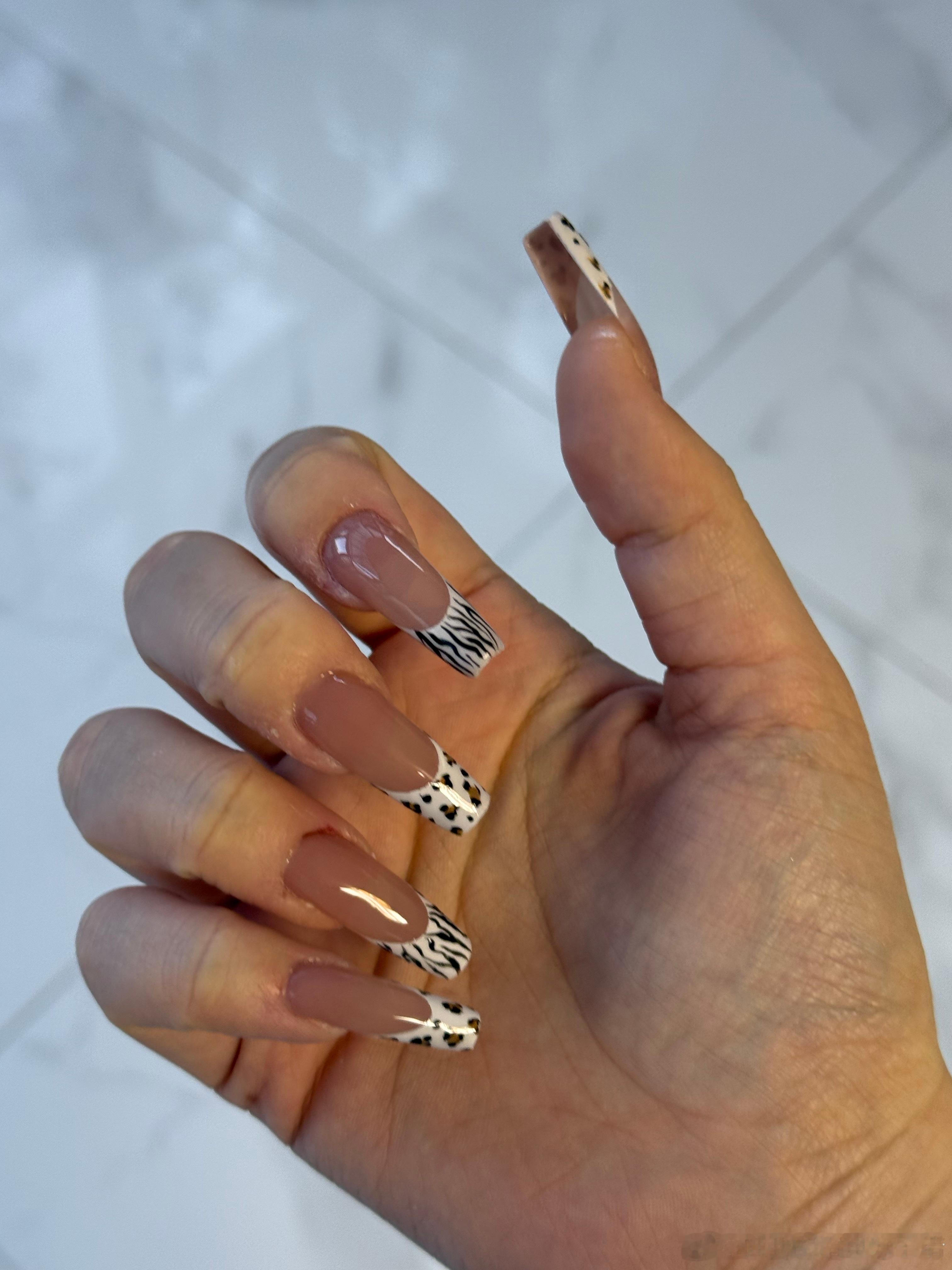 【💅🏻37870】450值吗 坐标北京 用的法式贴纸 图上鳄鱼纹的那个手指他