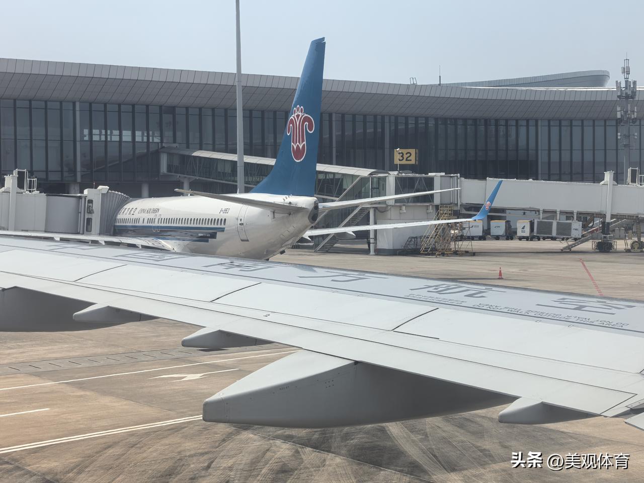 3月31日，美兰机场飞大兴机场，登机口32。