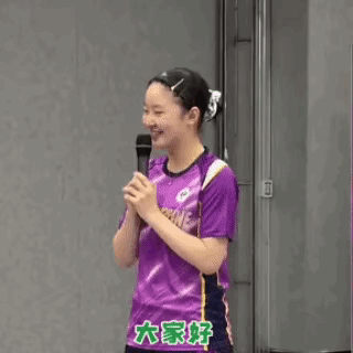张本美和来到成都：3 个“举动”拉近球迷距离

1、用四川话打招呼
来到父亲祖籍
