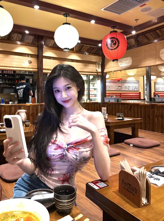 我现在唯一相信男人的话 就是他说我很漂亮