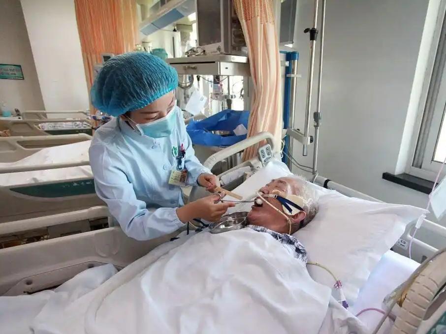 警惕！不止鹦鹉会致病，家养鸡鸭也能让人高烧进ICU
 
很多人以为鹦鹉热只针对观