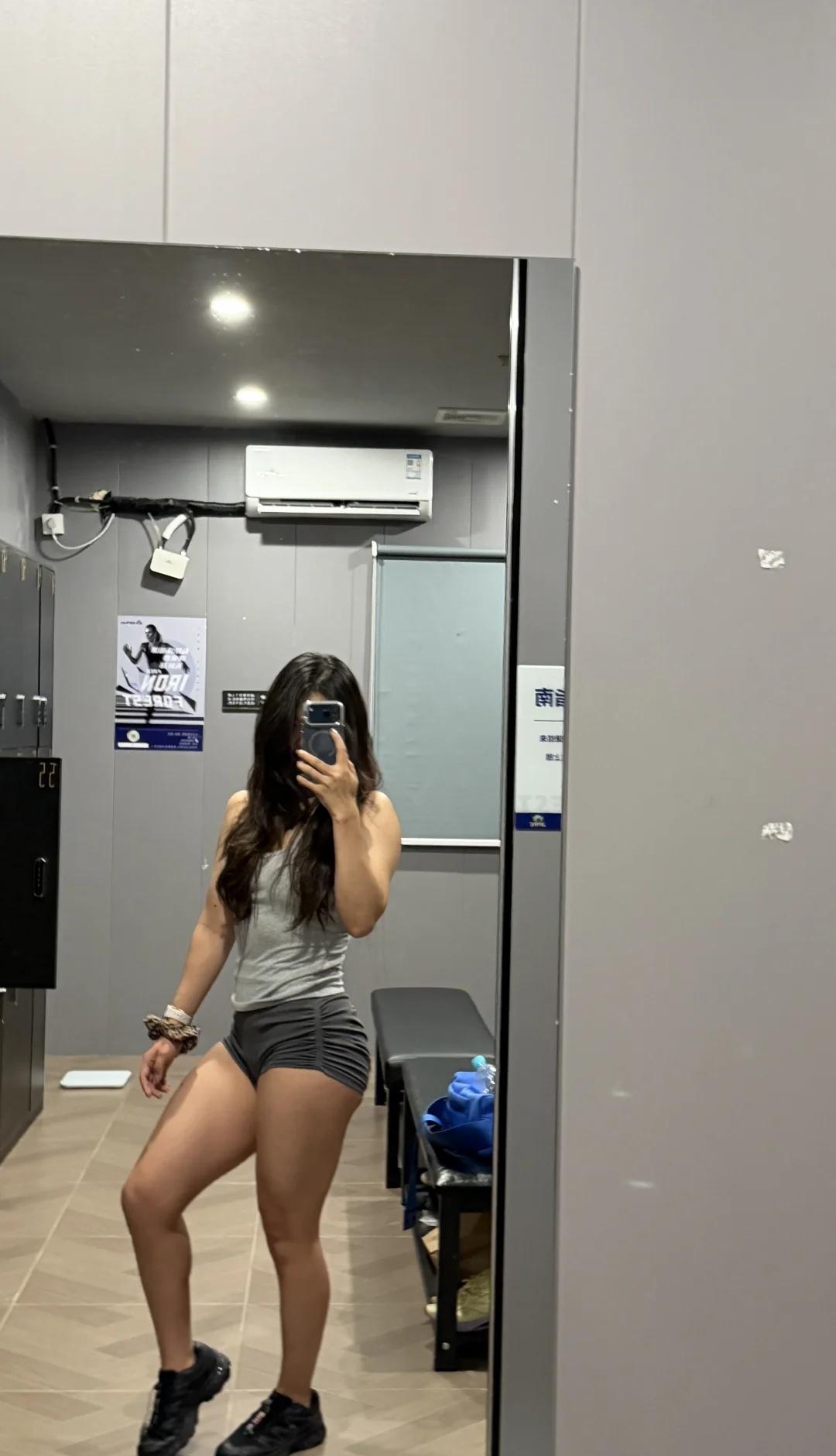 拍照键罢工
就剩个侧边按钮能用
手机来到我家一年多确实承受太多