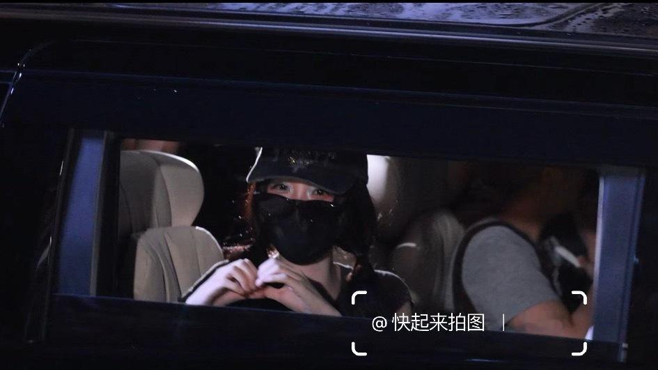 看见小石榴就会眉眼弯弯的姐姐☺️ 