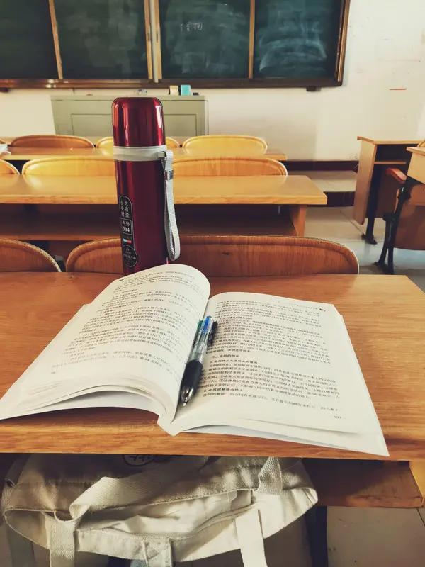 做自己，才是最为惬意的。很多时候，我们活得疲惫不堪，是因为总想着去讨好他人，生怕