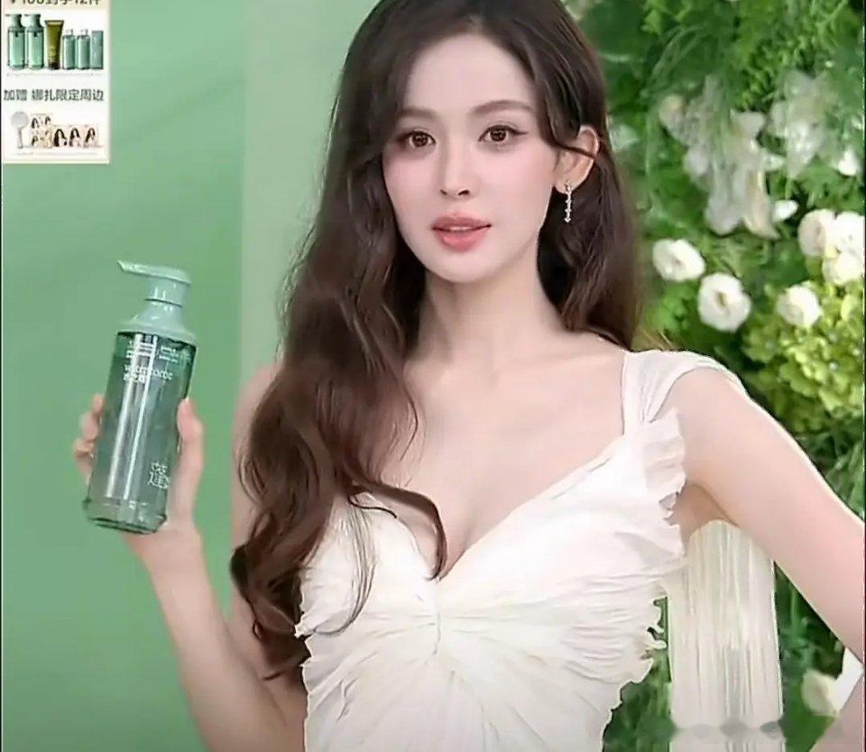 都是新疆艺人，娜扎和迪丽热巴谁更美 