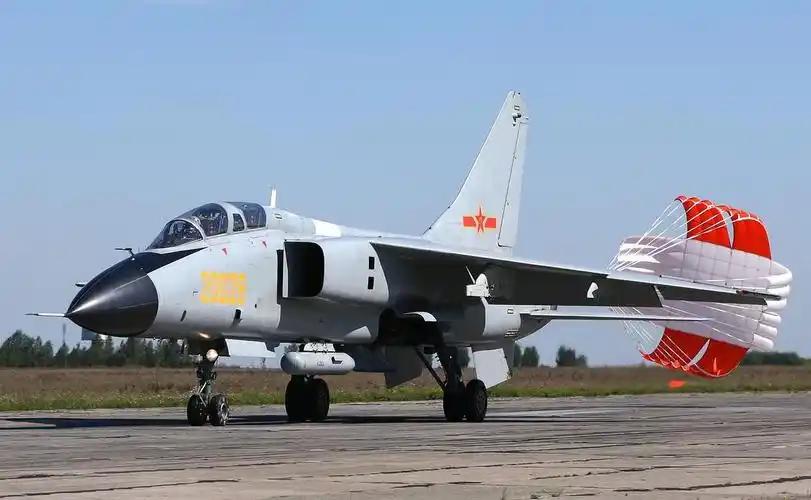 西沙海战引危机，飞豹临危而生，坎坷半生铸就海防尖兵

提起国产战机，歼20、歼1