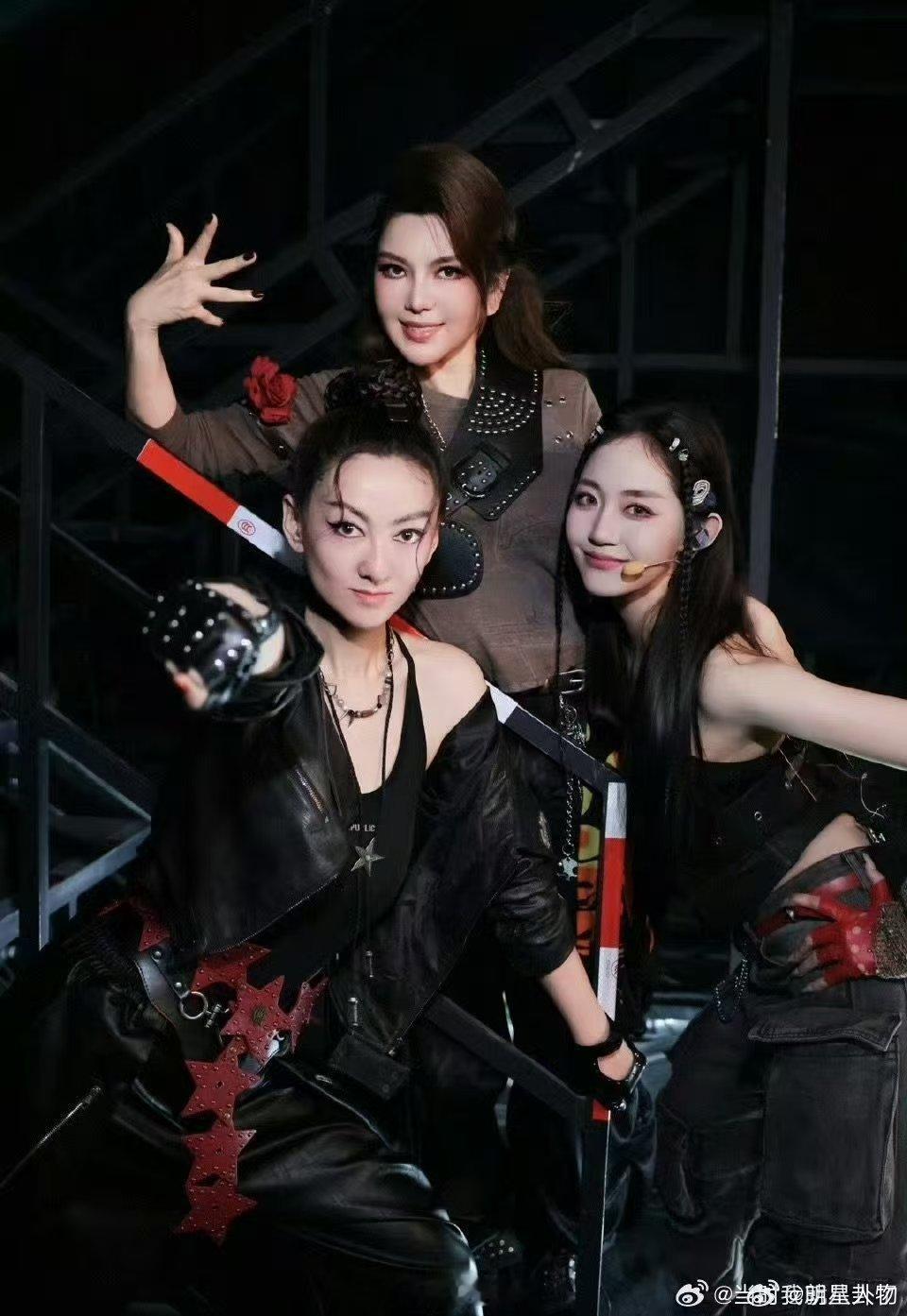 者来女二公错过乌兰图雅团乘风2026谁被这段互动戳中笑点！者来女和万千惠提前和乌