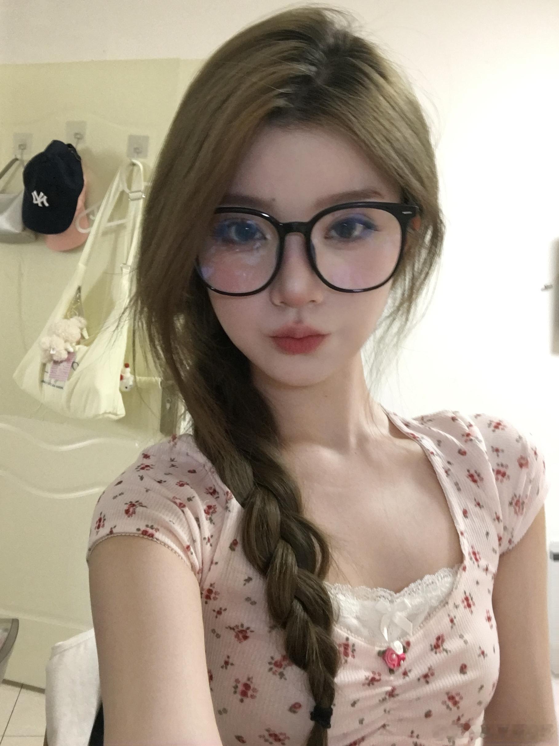 如果因我感到幸福请上钩𐃆 ˒˒^•͈༝•^ฅ ​​​