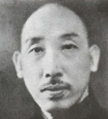 民国湘希大佬何健，当湖南省长时，有一年清明节去岳麓山为他母亲扫墓。官方有令，湖南