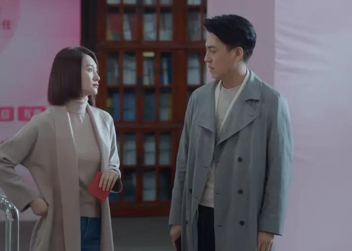 靳东和李小冉合作主演的《林深见鹿》挺好看的。
靳东饰演林 绍涛，李小冉饰演简爱，