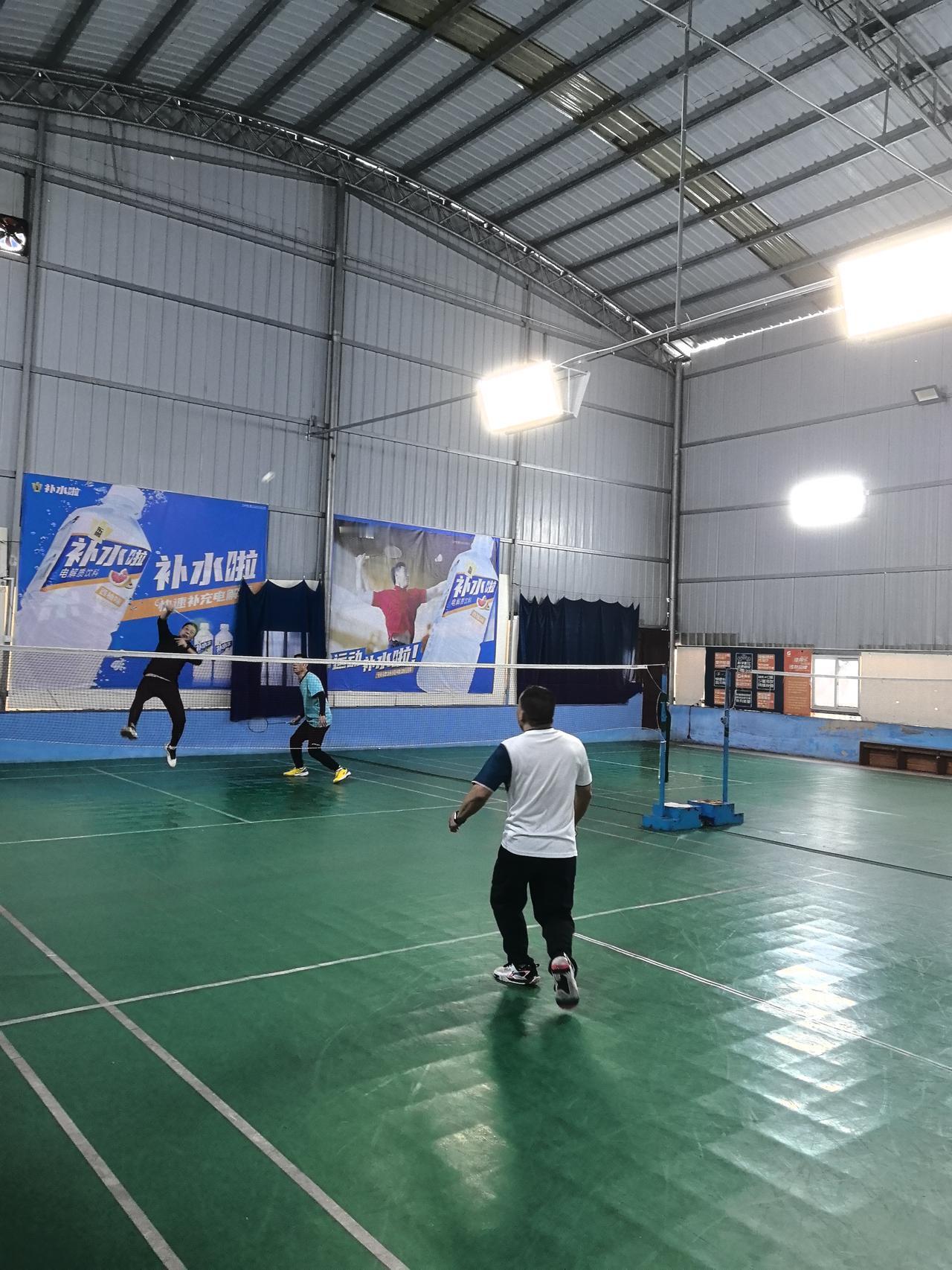 豆包回答：核心规则：只要球合法过网（无论是否擦网），且落在对方有效区域内，就是有