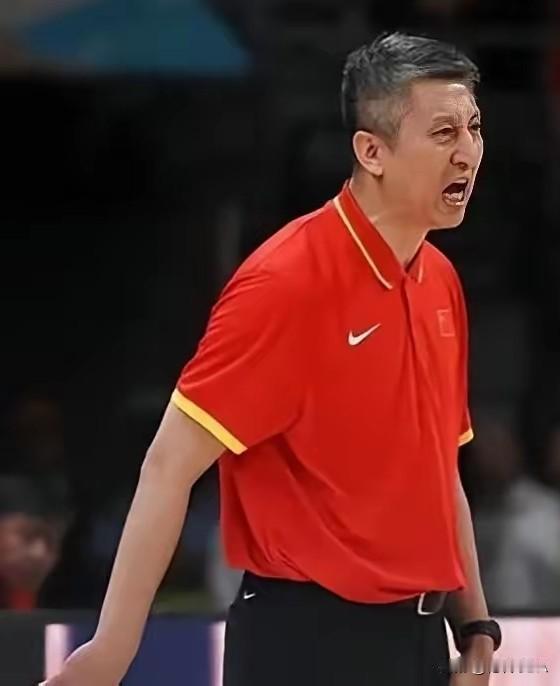 个人认为，男篮国家队思维老化，重点体现在四个方面。
1、迷信传导球能撕开对手防线