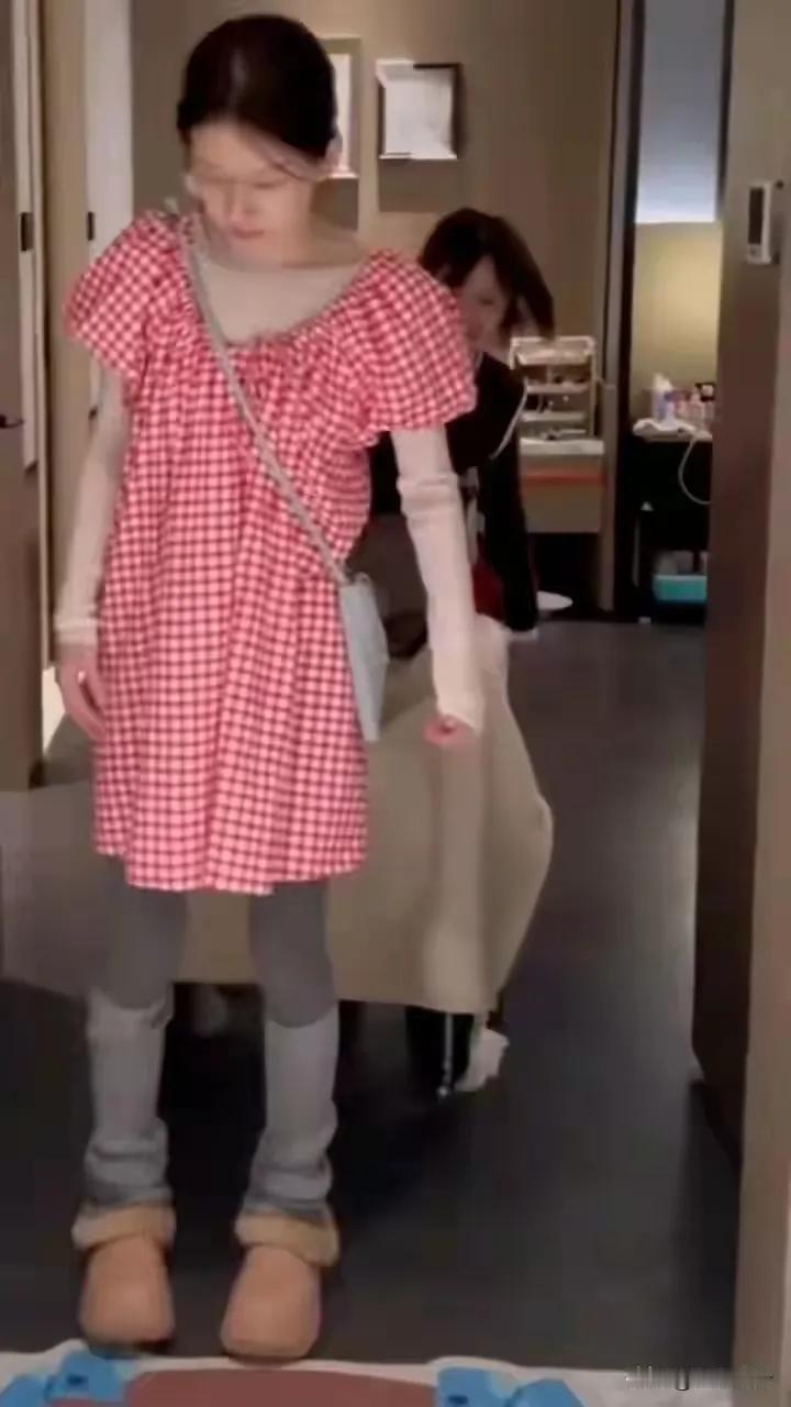 不知道为什么那么多人质疑赵露思
看着一条鲜活的生命，一下子变成这样，多少还是有点
