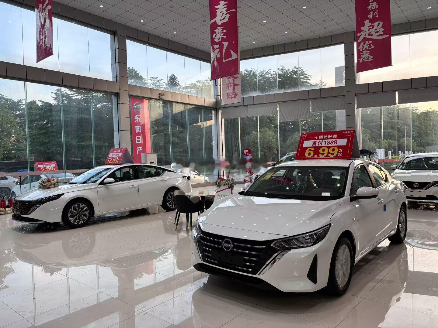 车行老板说油车掉价20万都没人买现在油车是客户给价都得卖了，怕的不是客户给低价，