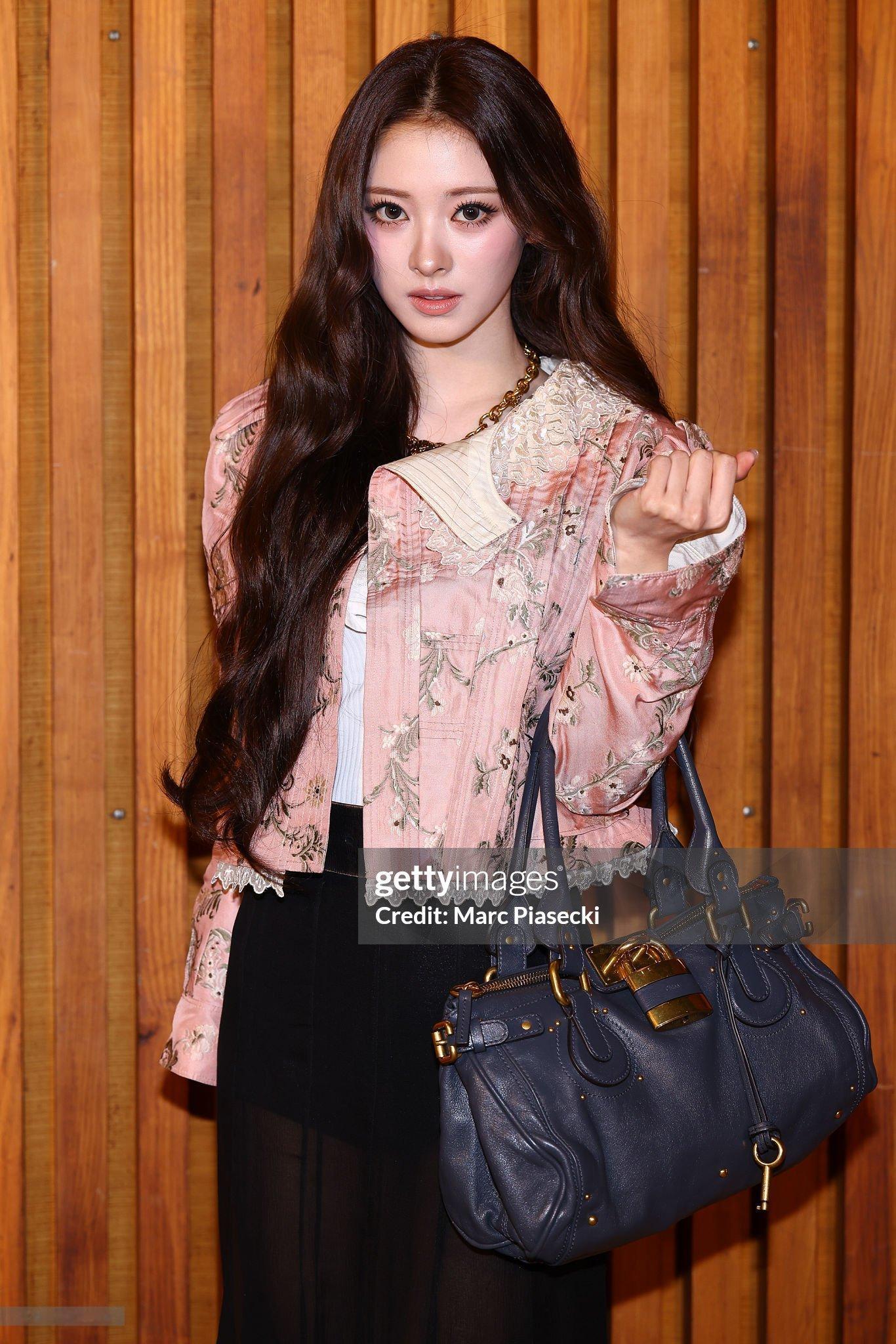 ANNA x CHLOÉ S/S 2026 Show看秀Look来自2025秋冬
