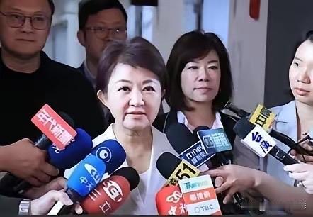 卢秀燕妥妥的台独分子
卢秀燕访美 独台的本质是台独。卢秀燕一句“与邻国为善”，绝