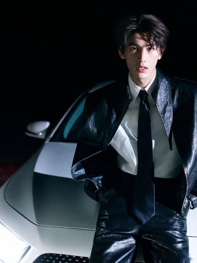 hi6常驻需要咖位和流量张凌赫有机会常驻hi6一季一步一个脚印走到现在，张凌赫用