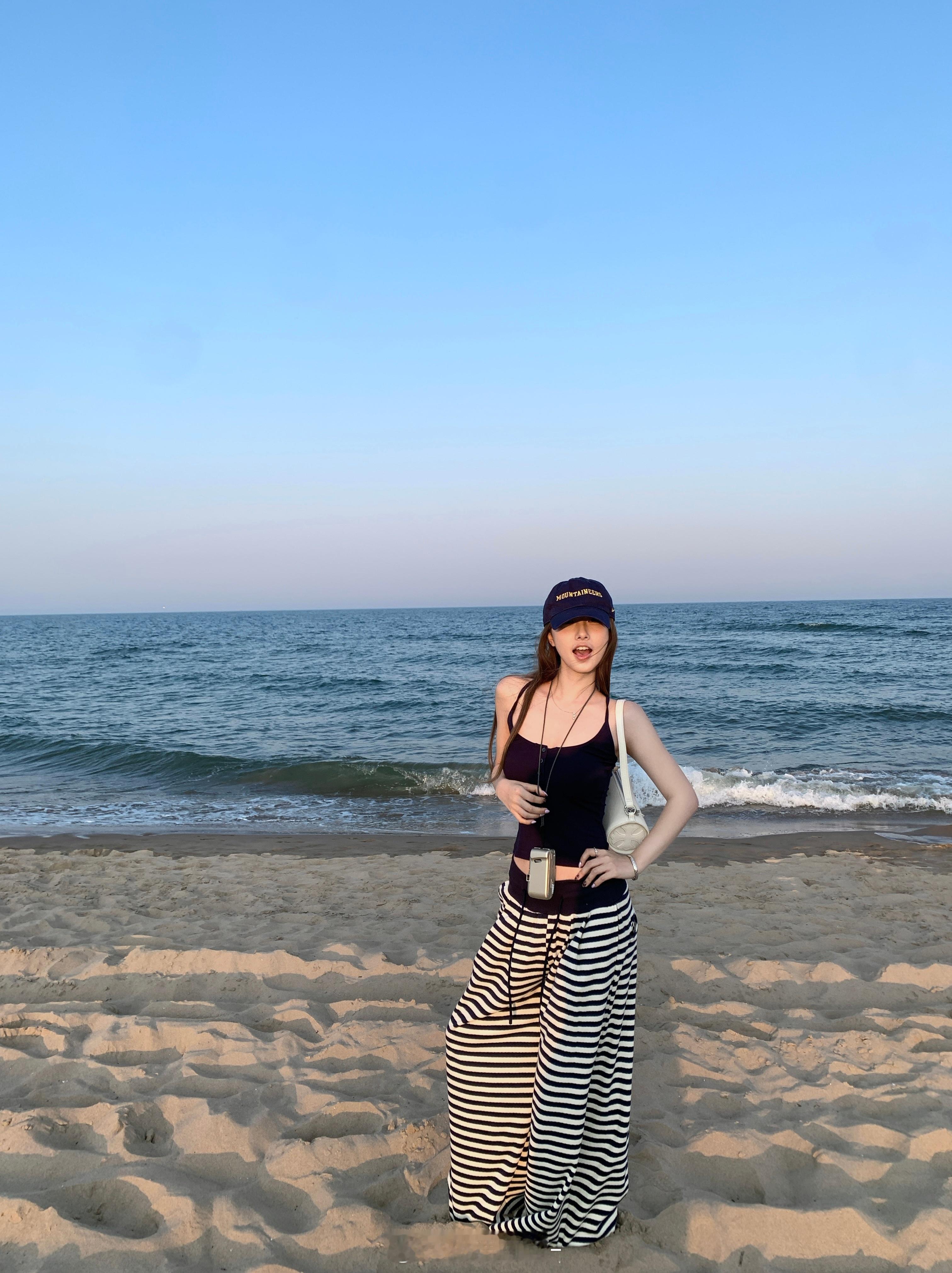 🪻🌊夏日清新套组！工字背心➕垂垂裤做了三个颜色！紫/白 和一个很特别的条纹藏