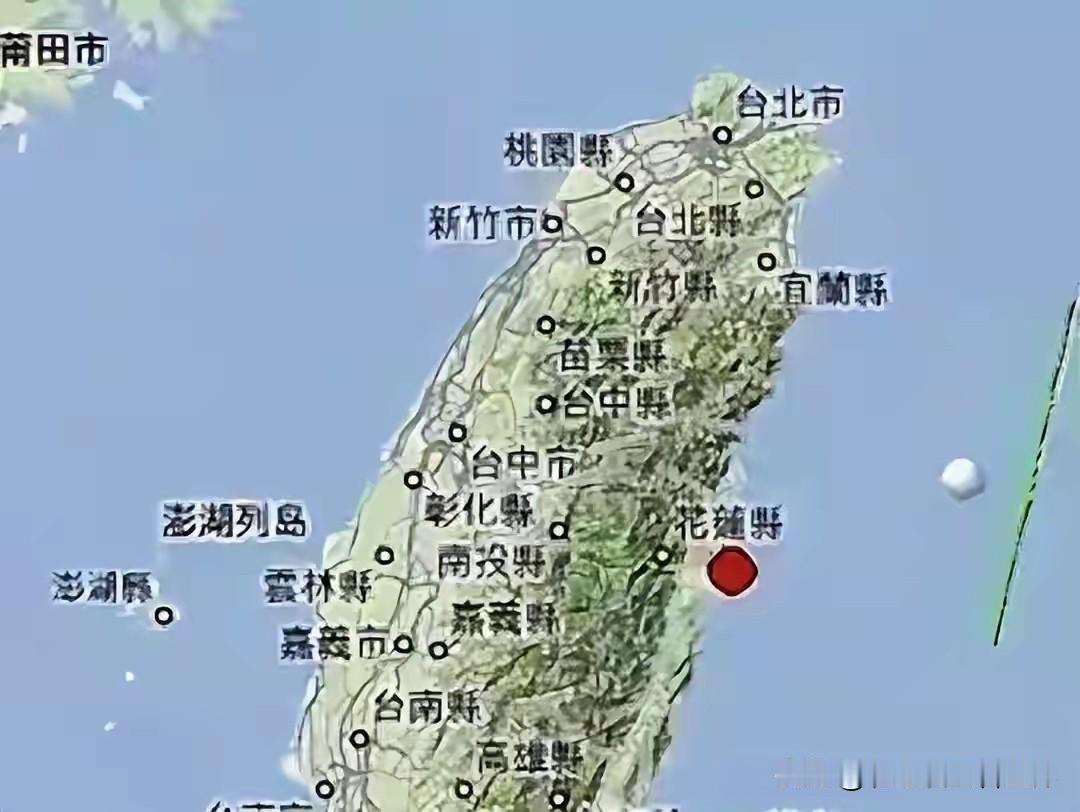 网上一直流传一个很吓人的说法：
一旦台海有事，美西方会使出远超俄罗斯的制裁手段，
