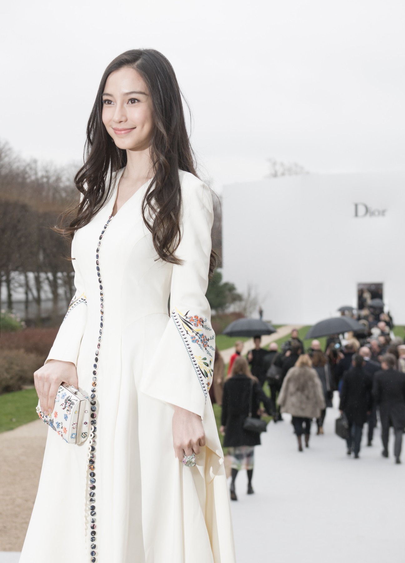 angelababy abangelababy 秋天的风会吹遍大街小巷，少年的名