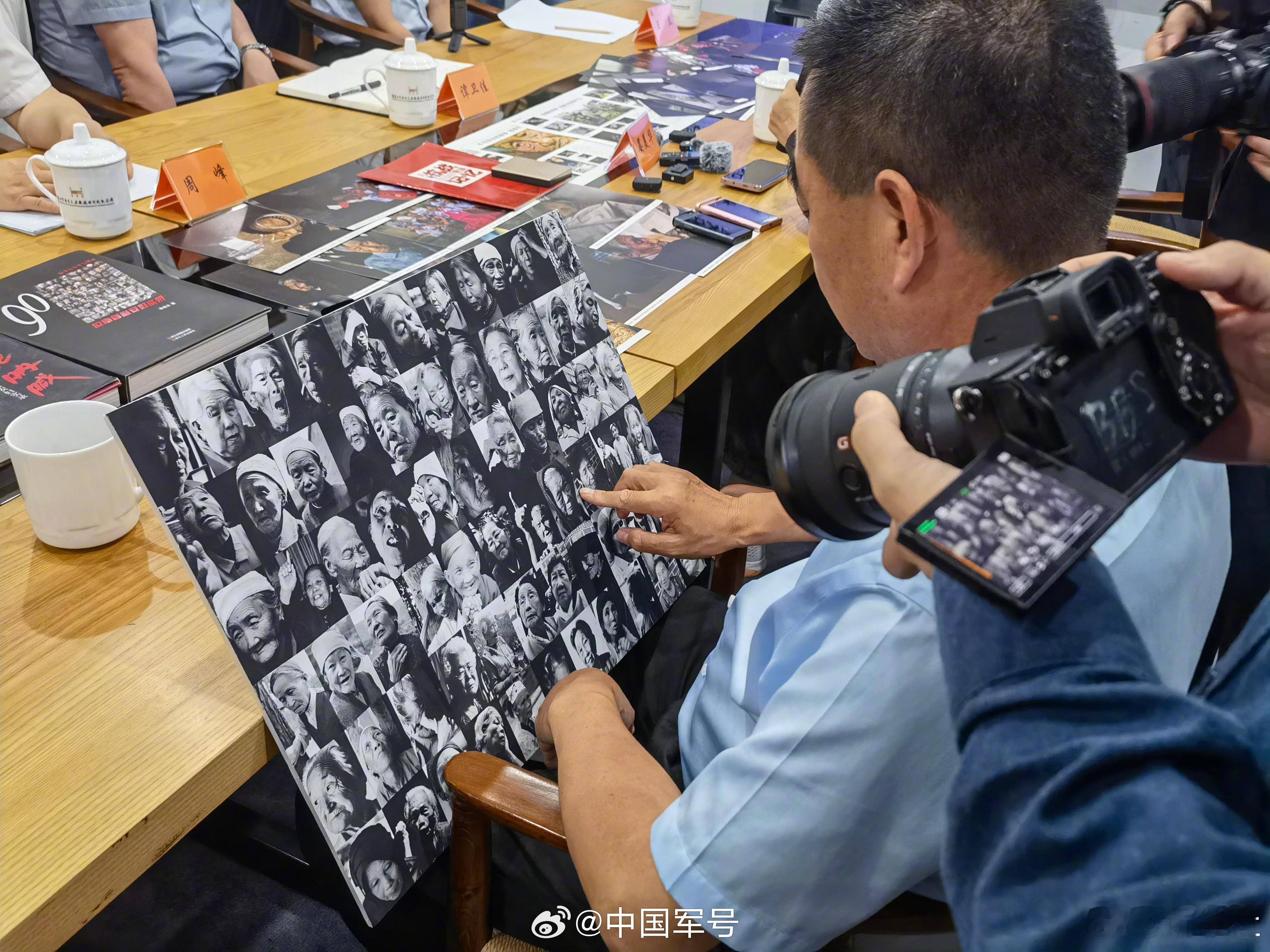 【百余位日军慰安妇制度受害者影像展出】走入南京利济巷慰安所旧址陈列馆，一整面受害