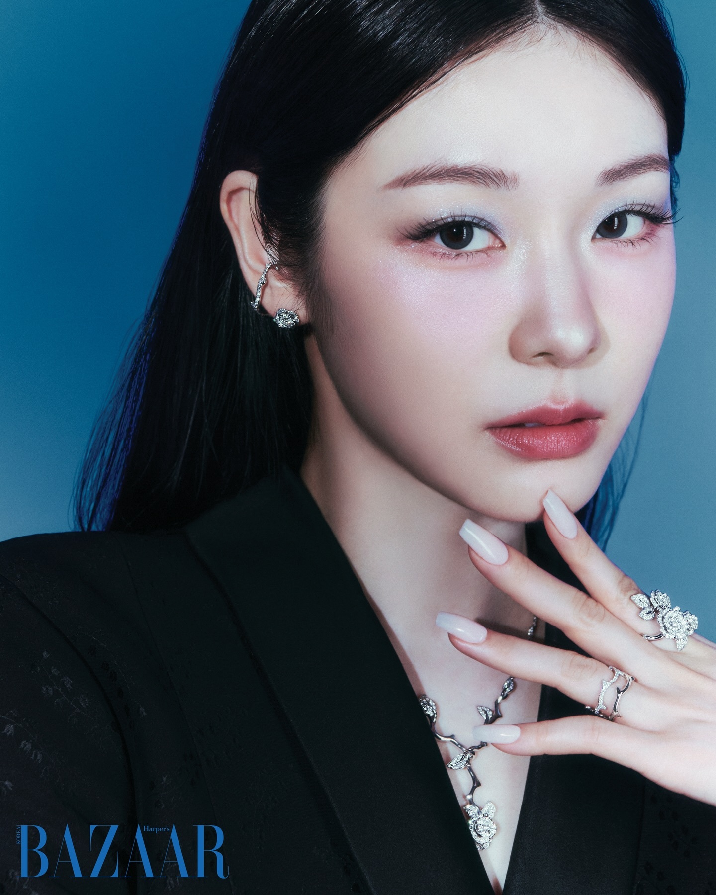 韩版BAZAAR一月刊由金妍儿演绎一组Dior Joaillerie珠宝大片，高