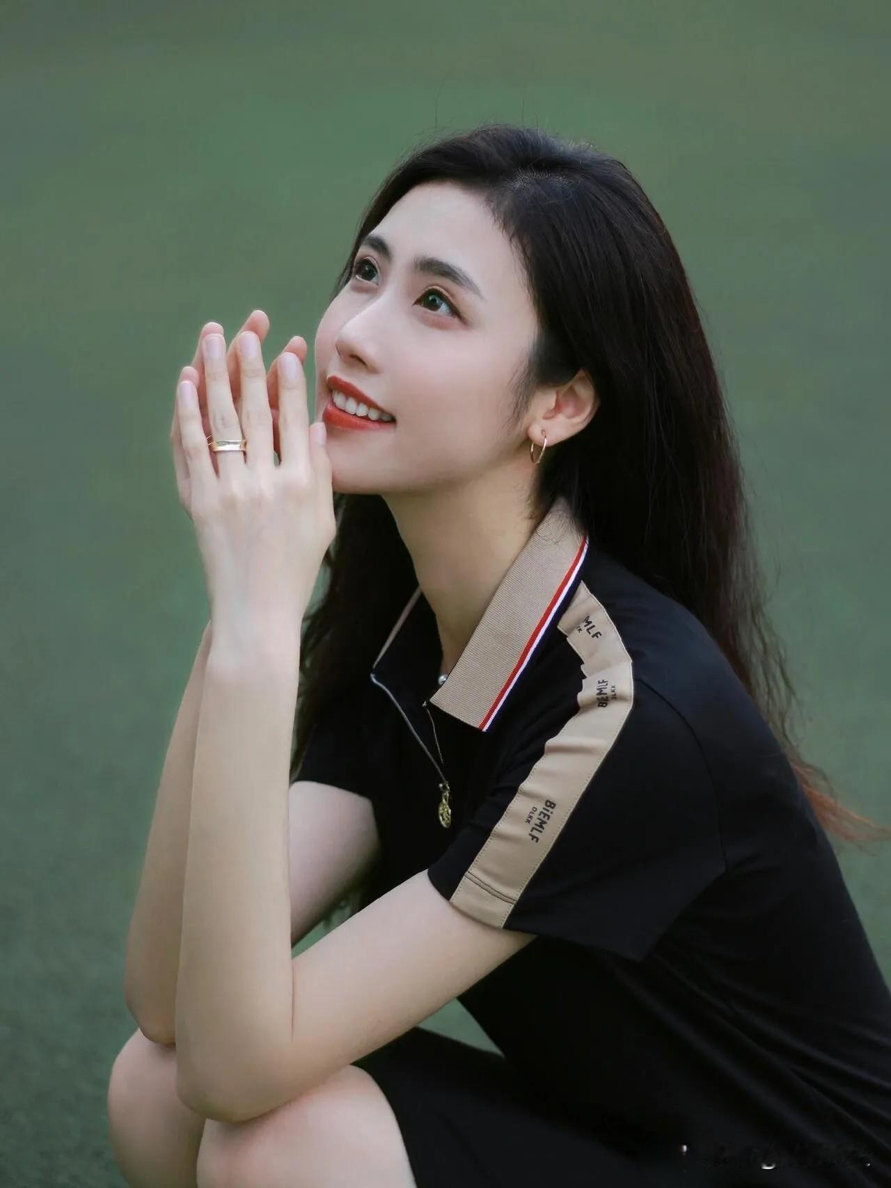 甜美笑容，温柔瞬间，幸福满满