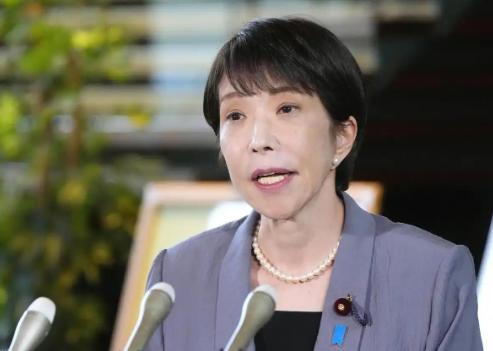 日本突然亮出“技术封锁牌”！五轴机床被盯上，中国制造真正的考验来了？日本这次到底