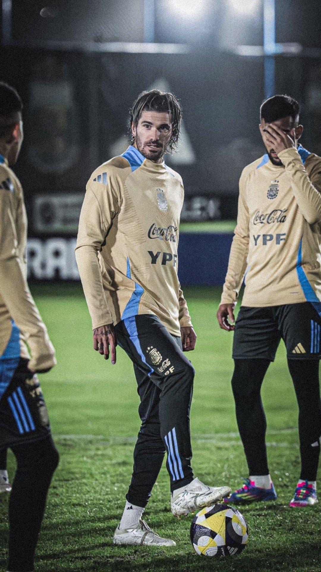 📷🇦🇷⭐️⭐️⭐️尼科帕斯真可爱😍😍当然别人也很帅哈😅阿根廷国家队南