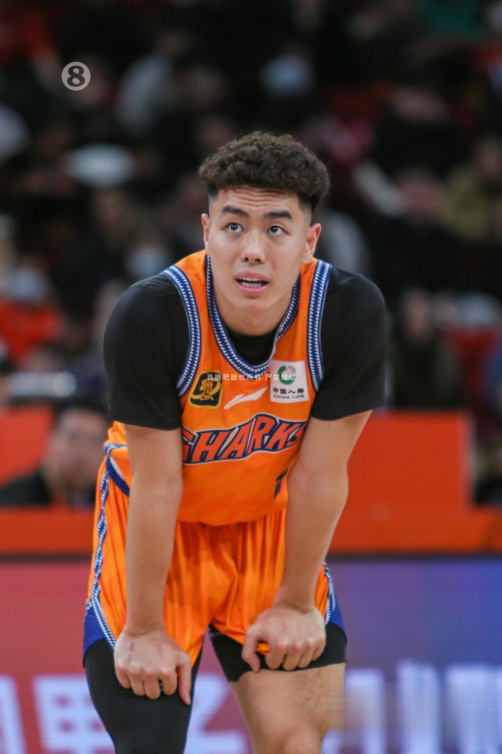 效率惊人！李添荣最近4场场均14分 投篮命中率75% 三分62.5%