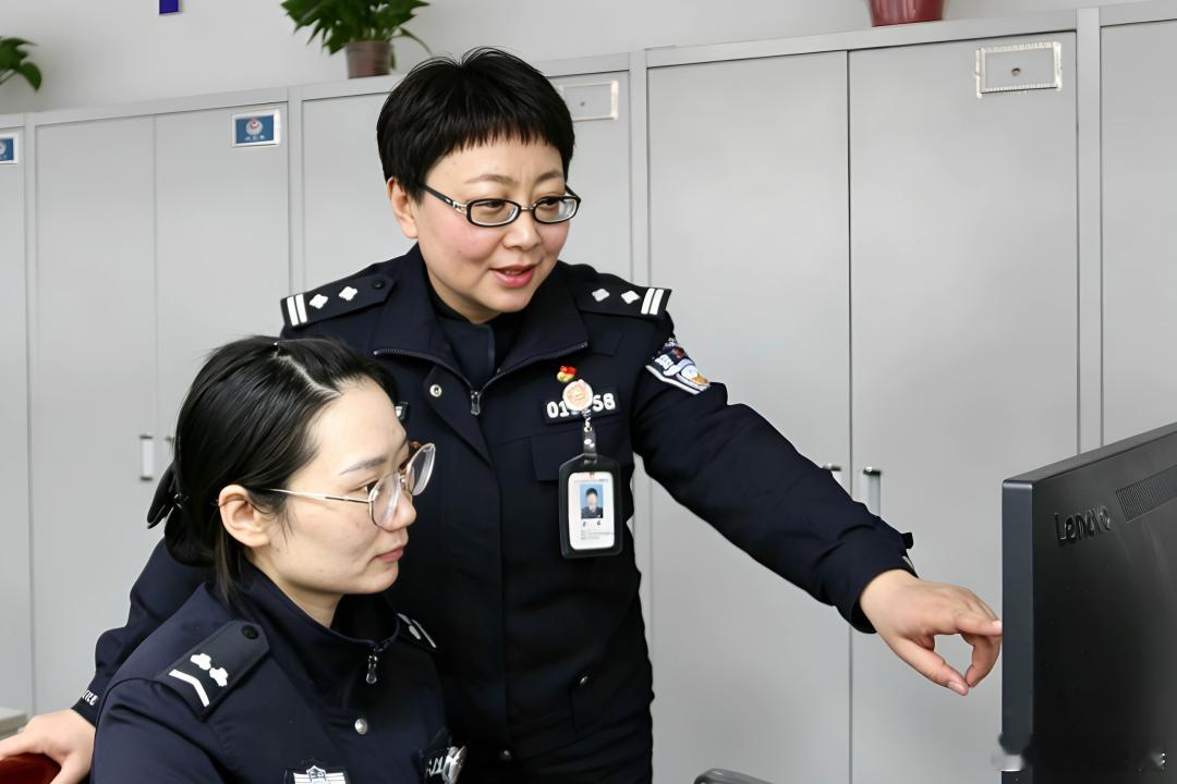 三代交警薪火相传守护金城平安 【八零中坚勇挑重担 实干攻坚护畅通】作为警营中坚力
