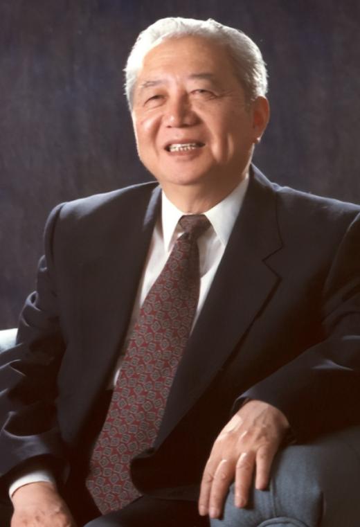 2001年，美国将一批淘汰的机器高价卖给中国，导致我国亏损好几亿，就在美国准备看