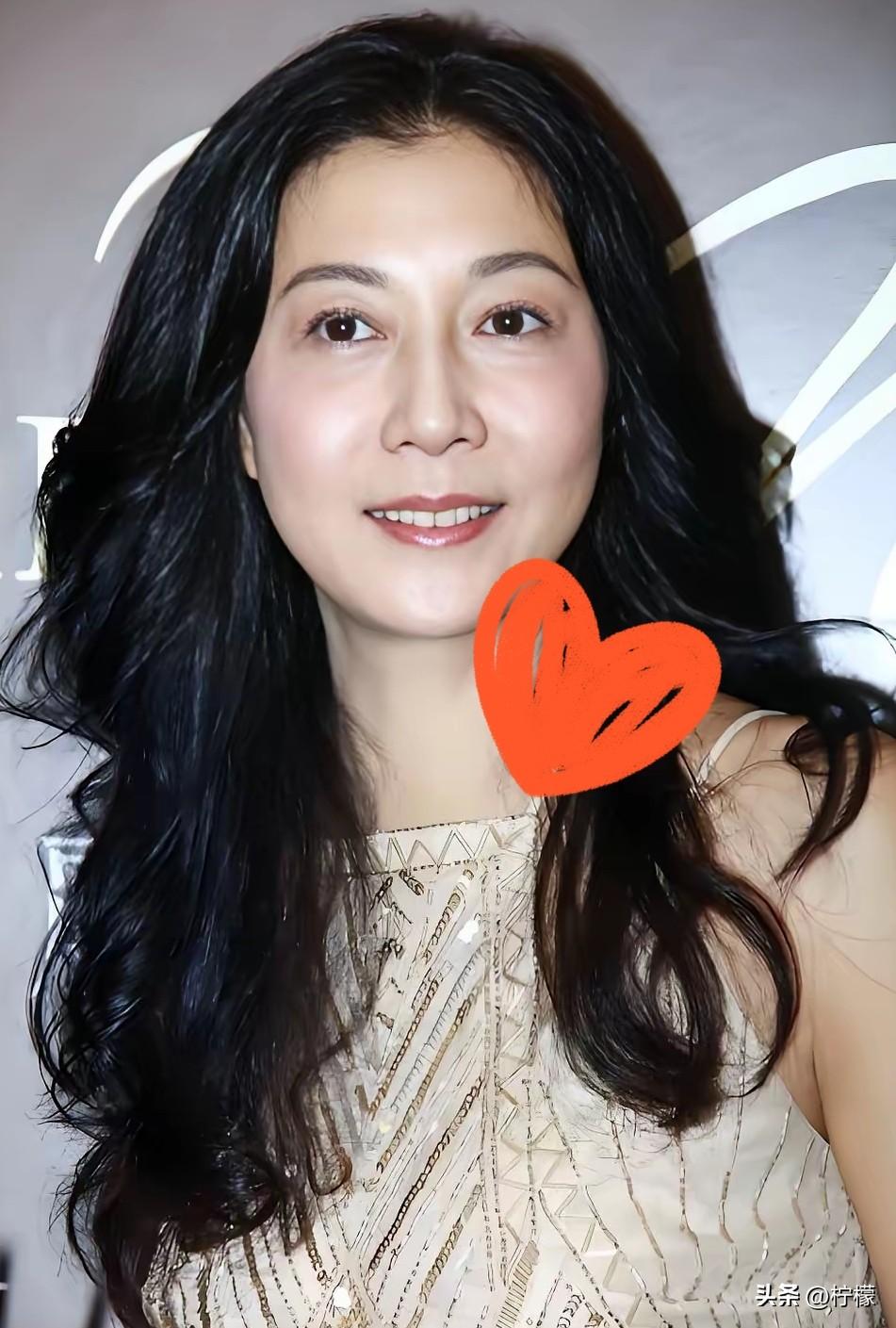 已婚女人真正的危机，从来不是美貌，而是守不住底线。
 
现实里有个很通透的真相，