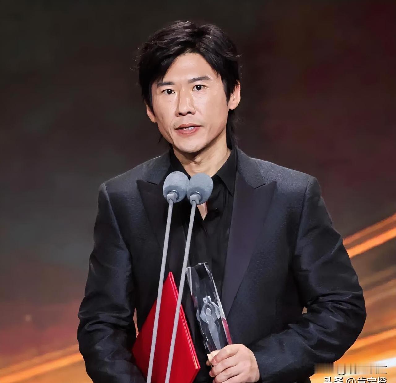 明眼人其实都看得出来，王骁真的太不对劲了，他都已经48岁了，
明眼人都能察觉，4