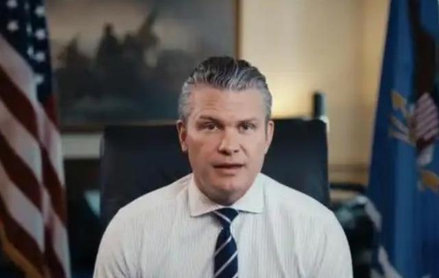 美国国防部长赫格塞思签署了一道让人头皮发麻的文件。从今以后，所有美军士兵，可以在