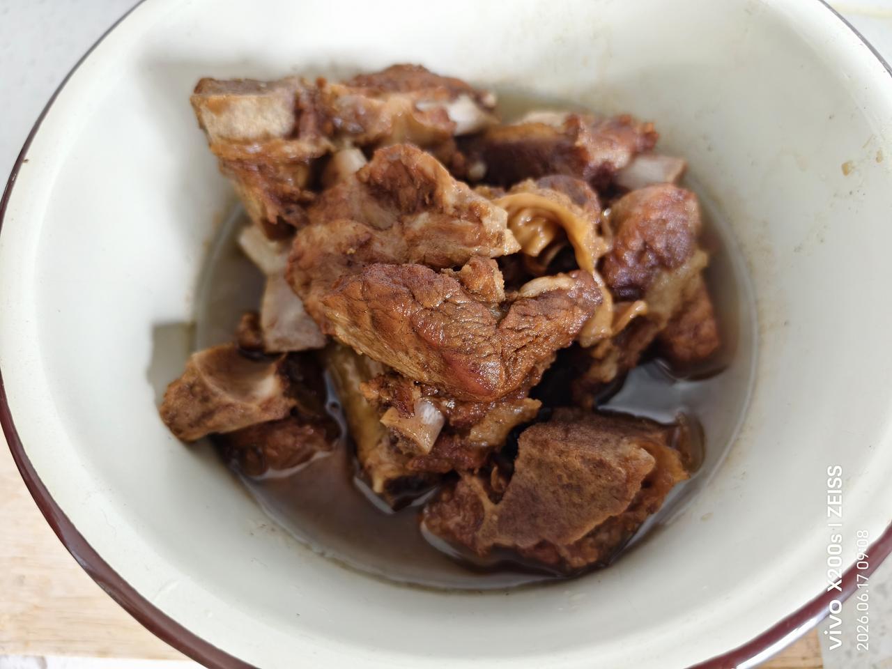 晒图笔记大赛红烧排骨：昨晚孩子们说调休，想回家吃饭，于是今天上午，我在家为他们准