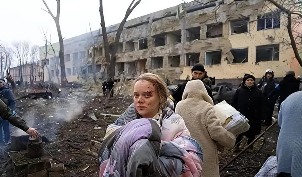 乌克兰今天的结局是乌克兰人自己的选择。回想2019年波罗申科与泽连斯基竞选总统时