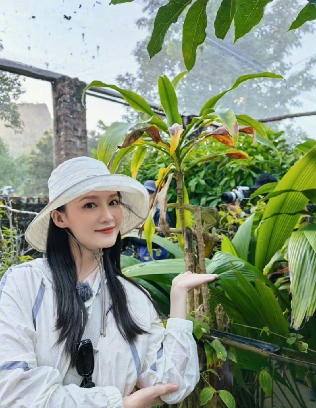 李沁1期节目800个反差，谁能想到镜头前清冷挂的女神，私下居然是个行走的“显眼包