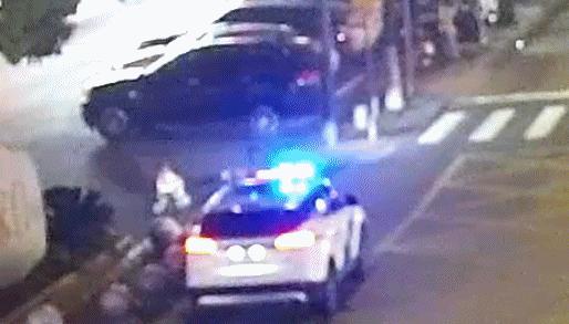 浙里禾城秀洲警员飞身护娃平安守护嘉兴年暖心嘉兴队员秒变守护神护住幼童
夜晚马厍路