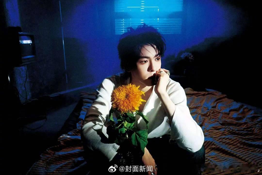 曾舜晞和武拾光一起融入了月鳞绮纪 武拾光这个角色有三重身份，要在一个人身上完成从