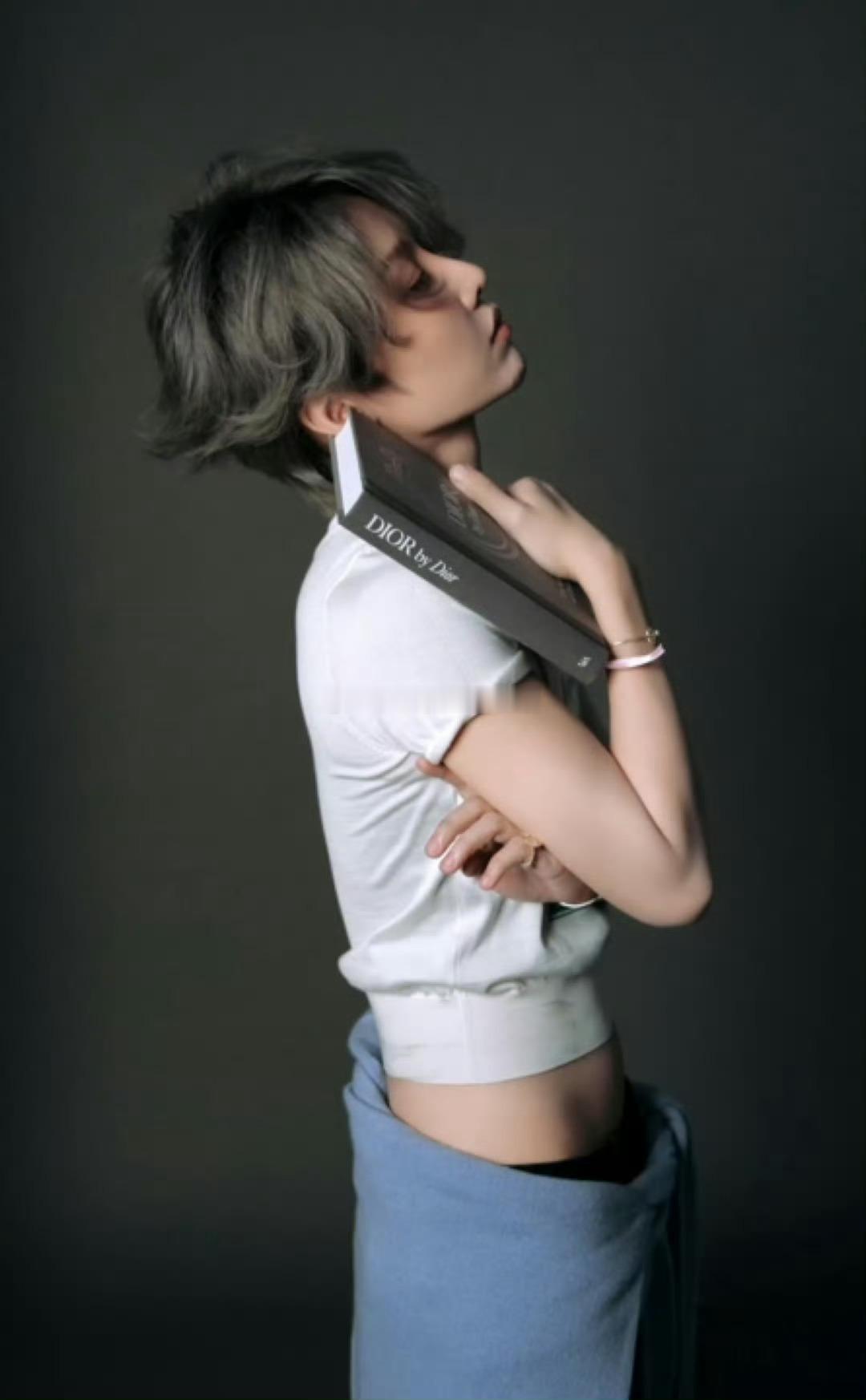 SoFigaro刘雨昕封面我滴妈，这个人鱼线