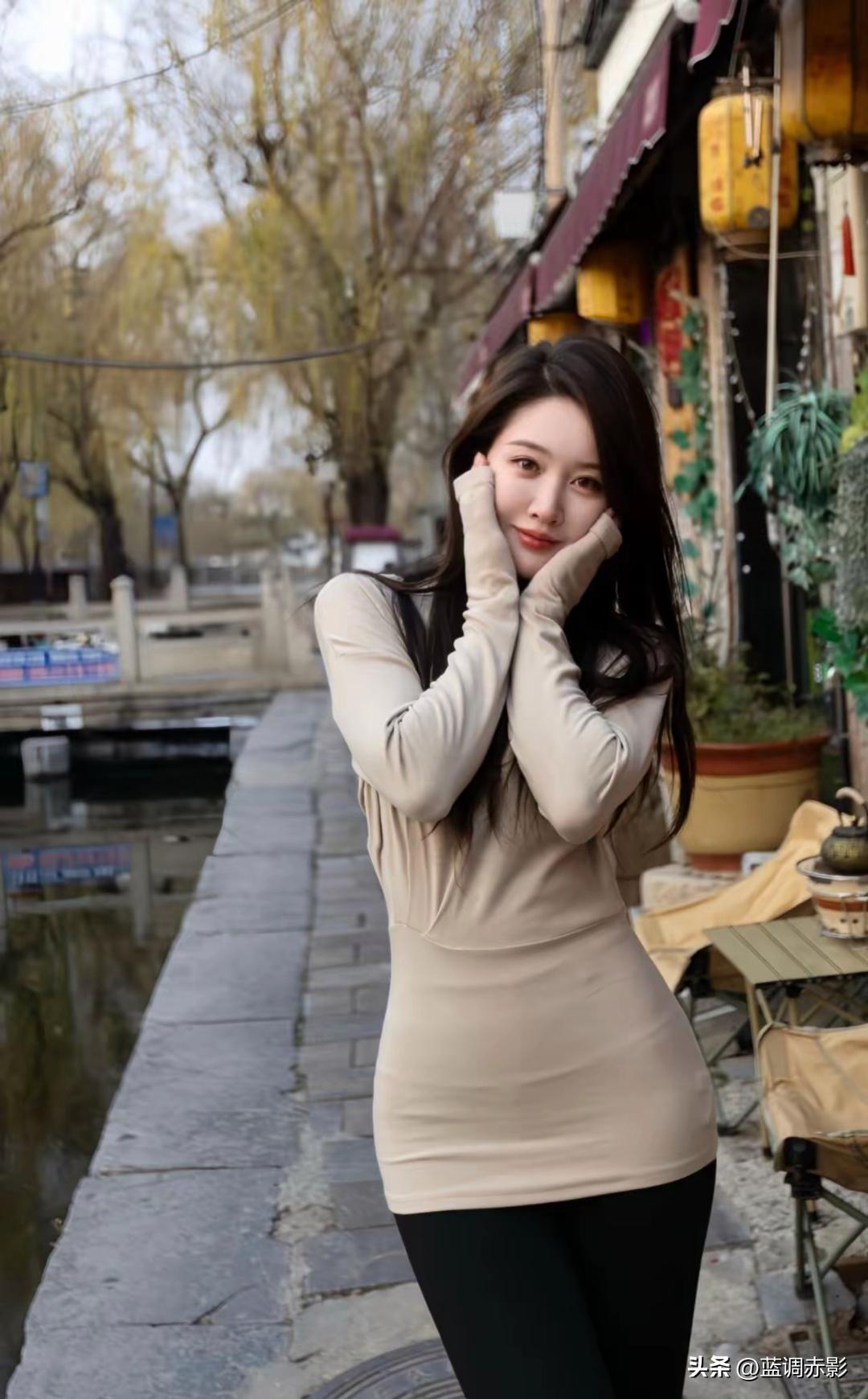 元气少女在古街的甜美瞬间🌸📸