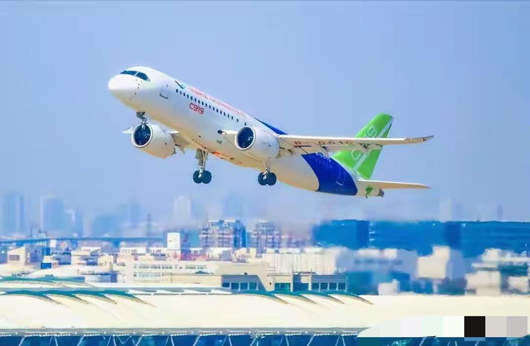 订单果然来了！新加坡航展首日中国商飞签单。宽体机C929提前面世。
各位老铁们，