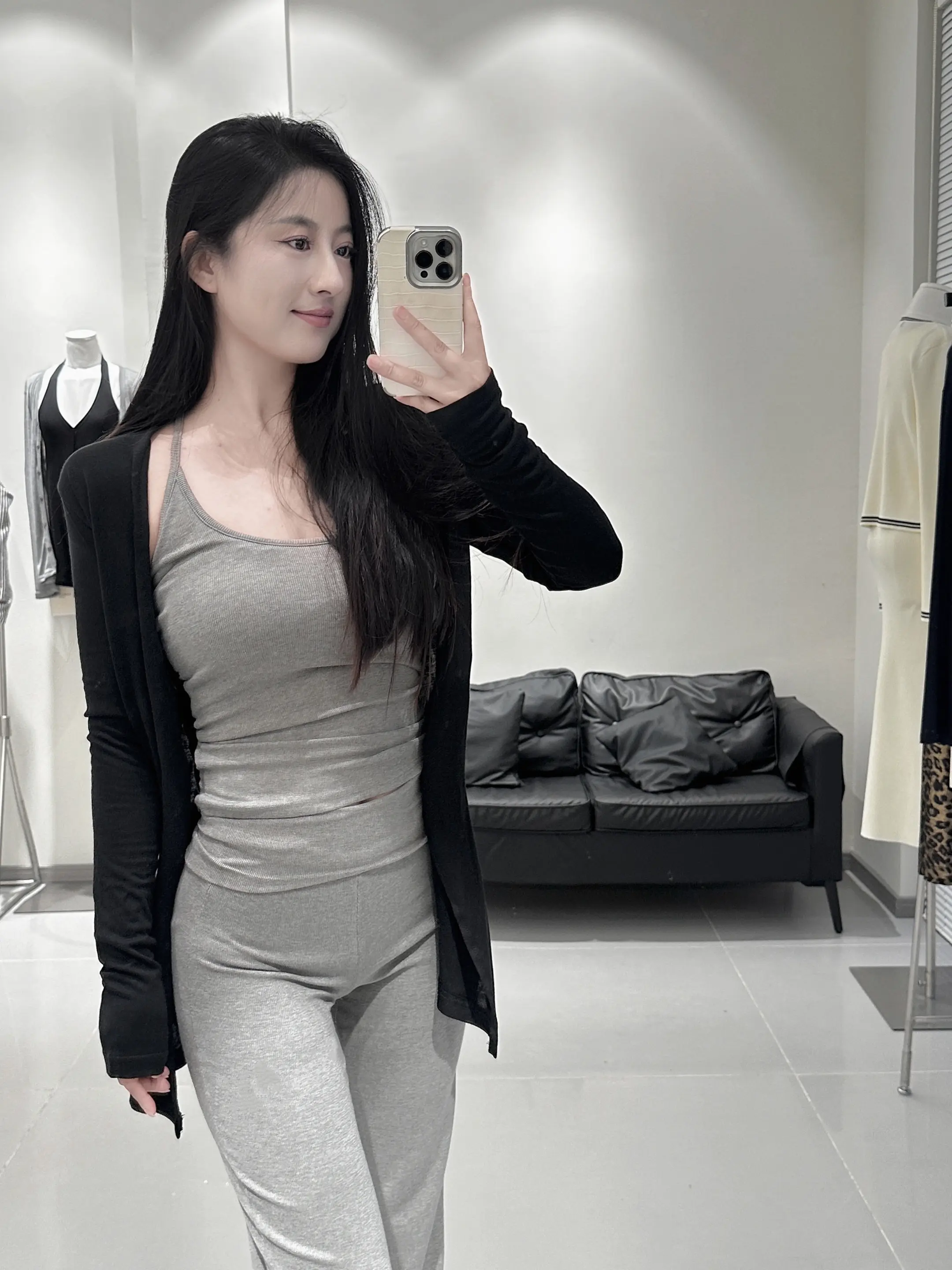 以前觉得难吃的蔬菜 苦涩的咖啡 无聊的独处 现在都很喜欢
