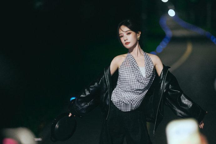 李一桐cos红太狼一桐姐姐，你还缺一只灰太狼不？我报名！李一桐